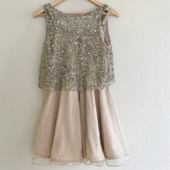 Alice + Olivia Dresses & Skirts - Alice + Olivia Hilta Pale Gold Flare Dress SZ